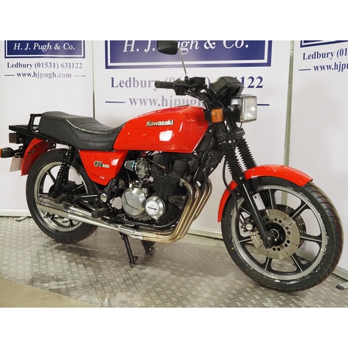 1046 - Kawasaki GT550m motorcycle. 1997. 553cc
Runs but carburettors require attention. New battery, front ... 