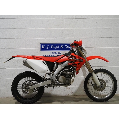 1057 - Honda CRF250X motorcross bike. 2004. 249cc. 
Runs and rides. MOT until 20.10.24. Comes with old MOT ... 