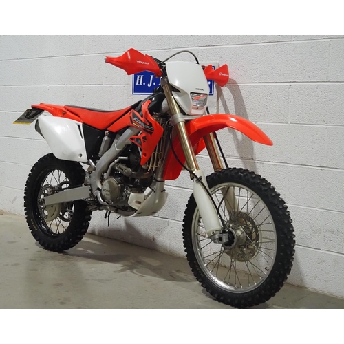 1057 - Honda CRF250X motorcross bike. 2004. 249cc. 
Runs and rides. MOT until 20.10.24. Comes with old MOT ... 