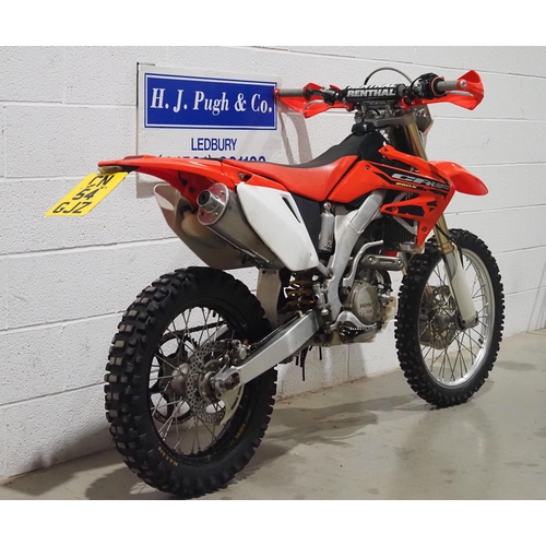 1057 - Honda CRF250X motorcross bike. 2004. 249cc. 
Runs and rides. MOT until 20.10.24. Comes with old MOT ... 