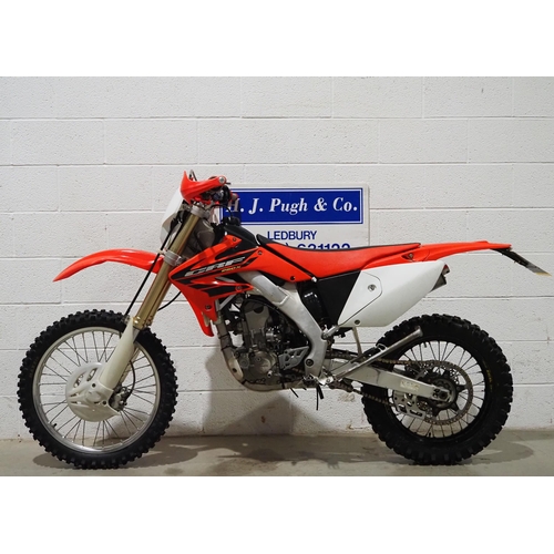 1057 - Honda CRF250X motorcross bike. 2004. 249cc. 
Runs and rides. MOT until 20.10.24. Comes with old MOT ... 