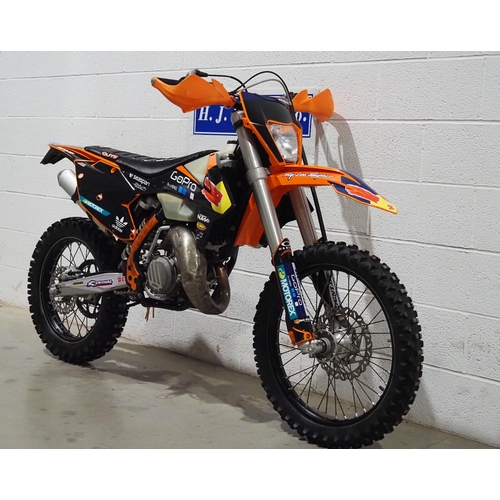 1058 - KTM 150XC-W motorcross bike. 2017. 144cc
Runs and rides. Recent plastics and graphics fitted aswell ... 