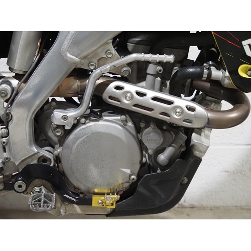880 - Suzuki RMX 450 enduro bike. 2001. 449cc.
Frame No. JSP1PL41A1A2101309
Engine No. L407-101332
Engine ... 
