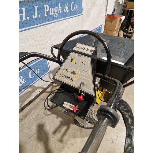 770 - Battery driven power barrow with charger