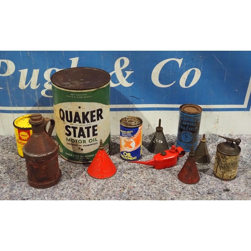 473 - Quantity of oil cans and oil pourers to include Shell, Radio Carbide of Calcium, Redex, GWR, etc.