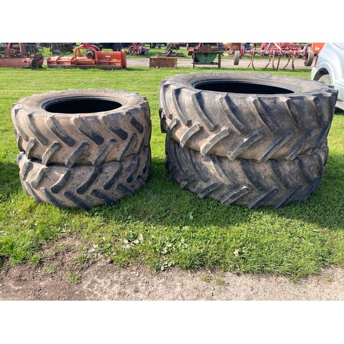 1832 - Front and rear tyres 420/70R28 and 520/70R38