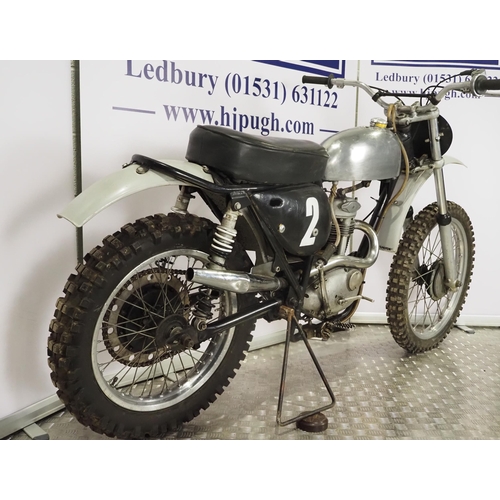 1060 - BSA trials motorcycle. 250cc
Engine No. B25 B2476S
Engine turns over. Last run around 5 years ago an... 