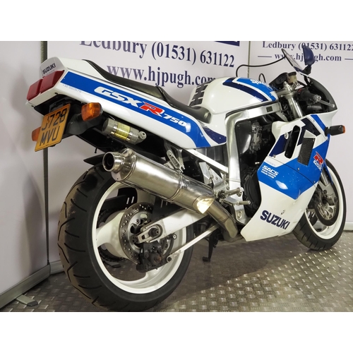 1066 - Suzuki GSXR750 motorcycle. 1991. 749cc
Runs and rides but has been on display for several years so w... 