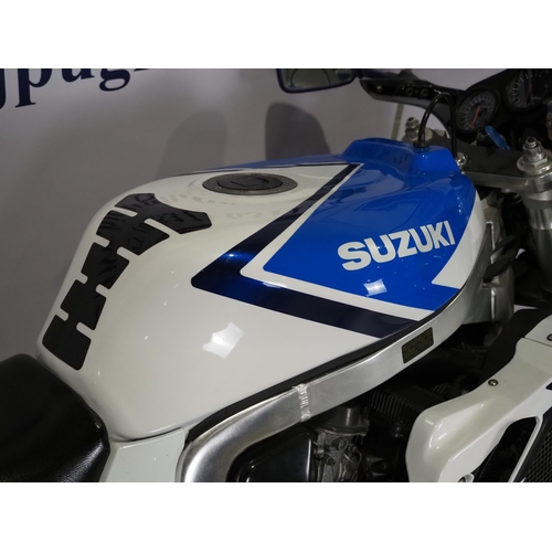 1066 - Suzuki GSXR750 motorcycle. 1991. 749cc
Runs and rides but has been on display for several years so w... 