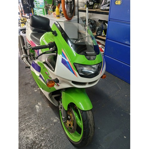 1075 - Kawasaki ZX6R motorcycle. 1995. Good clean original bike, runs and rides. Invoices and spare key.
Re... 