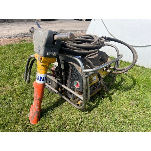 593A - Atlas Copco LP 9-20 P hydraulic power pack and hammer