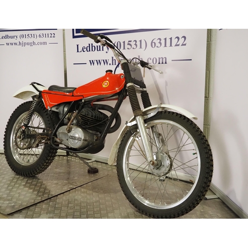 1070 - Montesa Cota 247 trials motorcycle. 1971. 247cc
Engine No. 21M25917
Engine turns over. Has been dry ... 