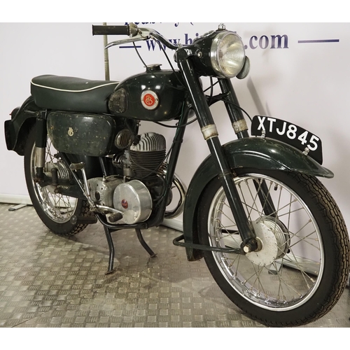 1072 - Francis Barnett Falcon motorcycle. 1956. 197cc
Frame No. WM78111
Engine No. 070B/64201
Engine turns ... 