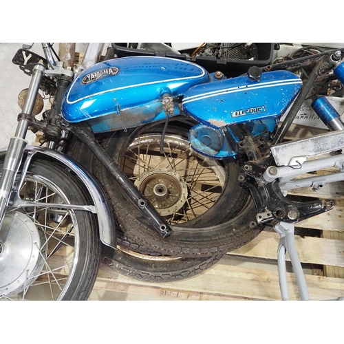 Yamaha CS3 motorcycle project. 1970. 200cc Last taxed in 1972 and ...