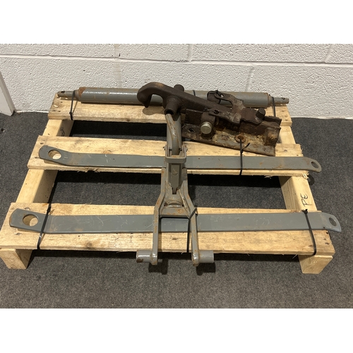 107 - Ferguson pick up hitch, t bar and stays