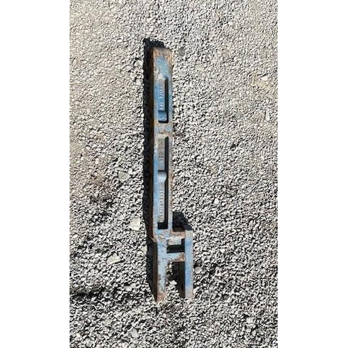 11 - Ford drawbar