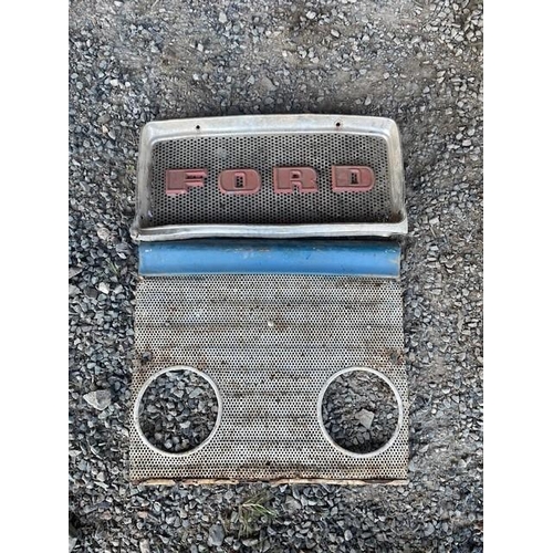 100 - Ford Pre Force grille set