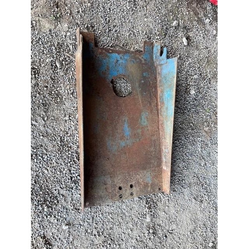 114 - Fordson County crawler P50/55/CD50 belly plate