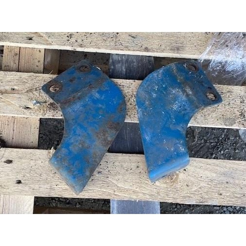 125 - Ford 8210 light brackets