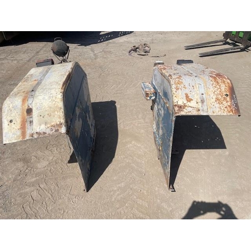 172 - Ford 5000 mudguards