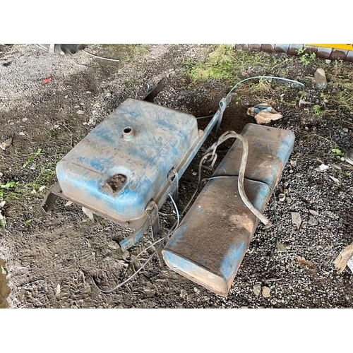 181 - Ford 8210 diesel tanks