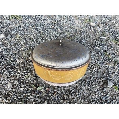92 - Ford air cleaner, cast bottom