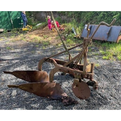 227 - Massey Ferguson 2 furrow plough