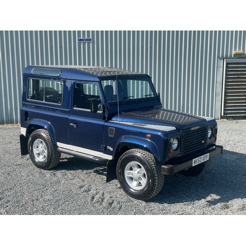 321 - Land Rover Defender 90 County TD5. 2002 (52 plate). Showing 68000 miles, 7 seater, electric pack, Bo... 