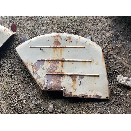 86 - Ford 5000 mudguards