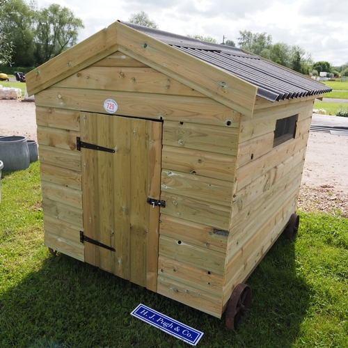 729 - Chicken house on cast iron wheels 6 x 5ft