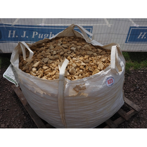 823 - Cotswold stone chippings