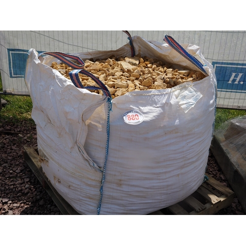 880 - Cotswold stone chippings
