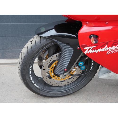 898 - Yamaha YZF1000 Thunderace motorcycle. 1997. 1002cc
Runs and rides. MOT until July 2024. 
Reg. R3 XUP... 