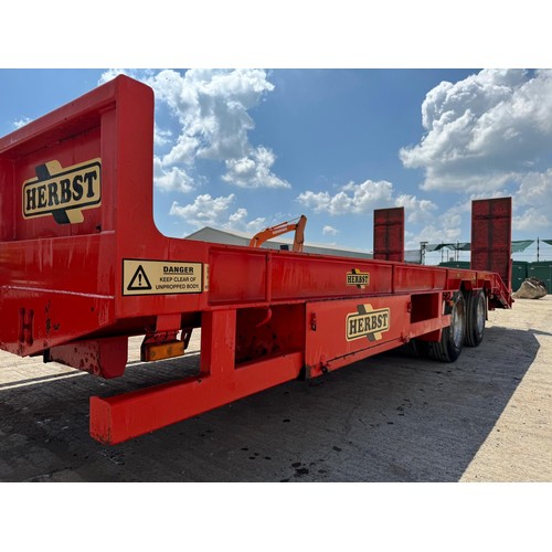 246 - Herbst low loader with airbrakes and hydraulic ramps
