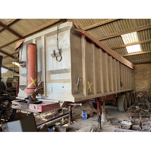 264 - Don-Bur artic bulker tri axle, aluminium body tipper trailer 33 ton with sheet. 1989. New rear door