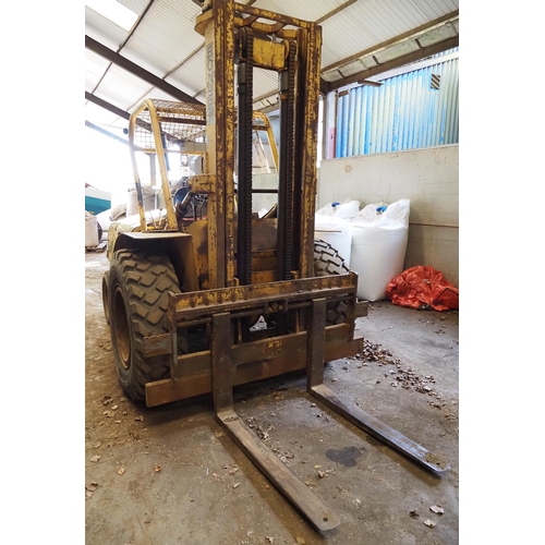 277 - Bonser fork lift. Runs and drives. Reg. Q329 VOE