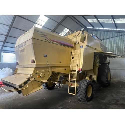 285 - New Holland TS68 Plus combine, with straw chopper, 4005 engine hours and 3358 drum hours, 24.ft head... 