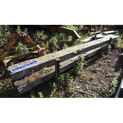 359 - Stillage of crossing timbers