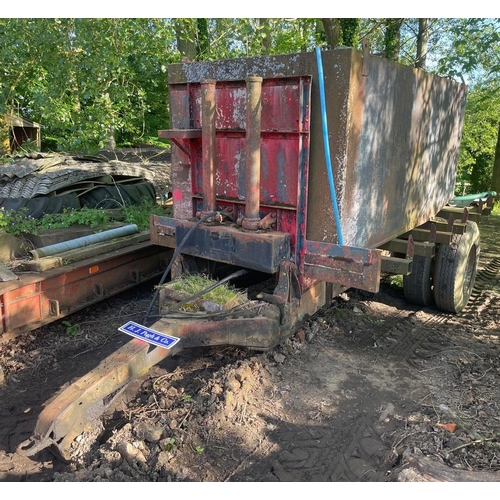 365 - Old tipping trailer with water tank and pump