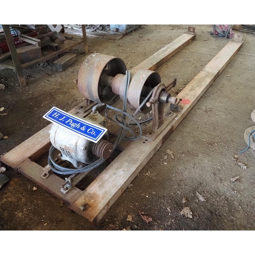 77 - Pulley shaft with electric motor on steel channel