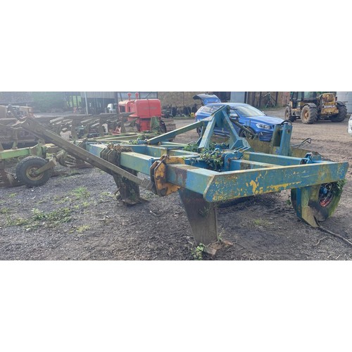 382 - Heavy 3 leg subsoiler and tool carrier