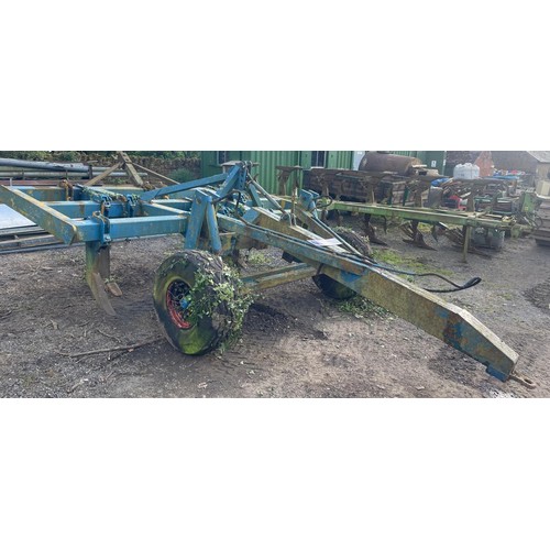 382 - Heavy 3 leg subsoiler and tool carrier