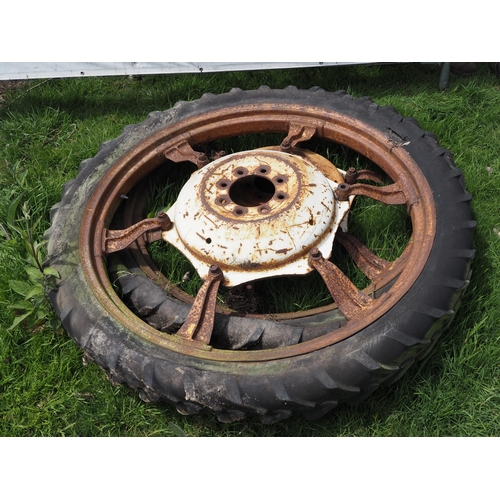 227 - Rowcrop wheel and tyre