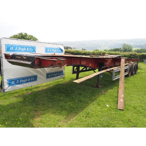 251 - Artic tri axle trailer 40ft