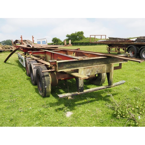 251 - Artic tri axle trailer 40ft