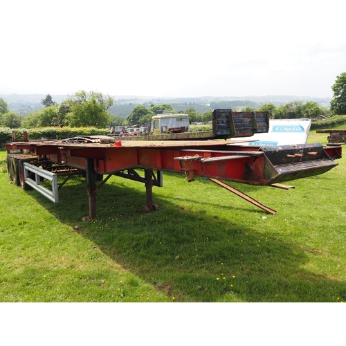 251 - Artic tri axle trailer 40ft