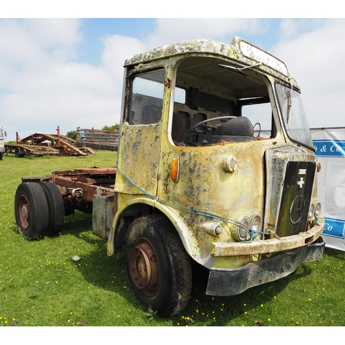 253 - Atkinson Borderer artic 4 x 2 unit with Cummins engine