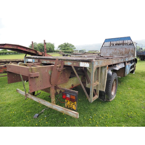 256 - ERF ES6 180 flat bed with Cummins engine. Hydraulics and winch