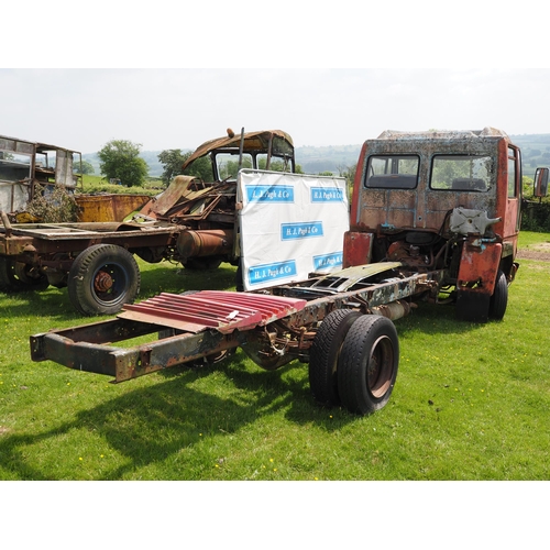 260 - Ford Cargo 0811 chassis cab with Ford 6 cylinder engine