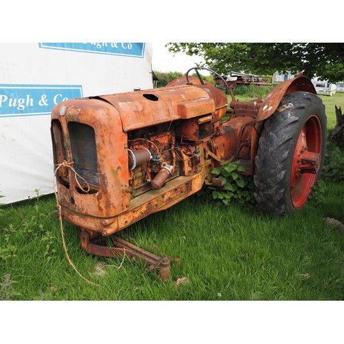 279 - Nuffield DM4 tractor, parts